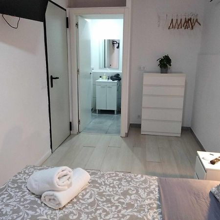 Hostal Urban Basic Оспиталет де Лобрегат Стая снимка
