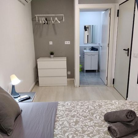 Hostal Urban Basic Оспиталет де Лобрегат Екстериор снимка