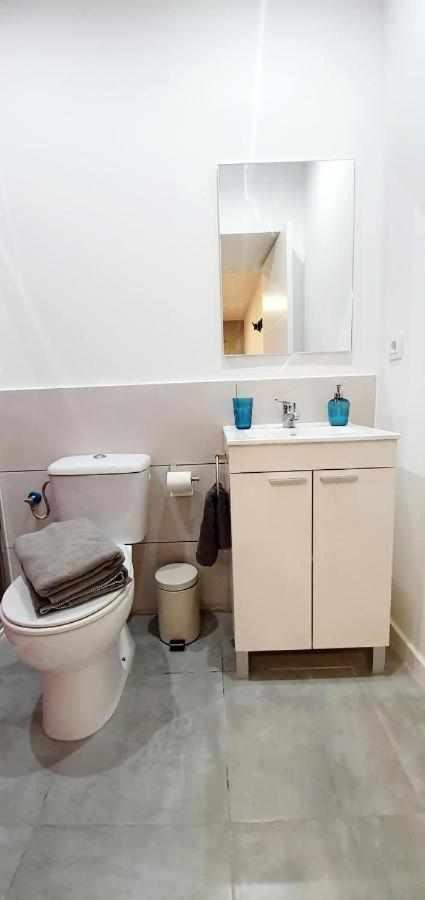 Hostal Urban Basic Оспиталет де Лобрегат Екстериор снимка