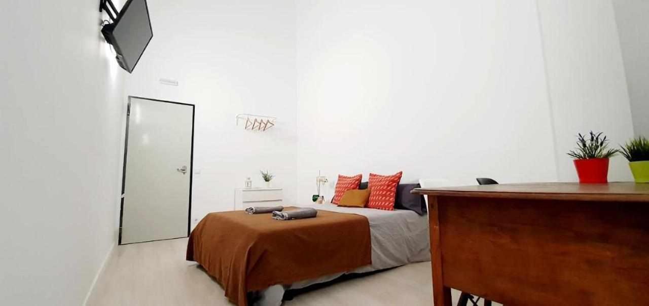 Hostal Urban Basic Оспиталет де Лобрегат Екстериор снимка