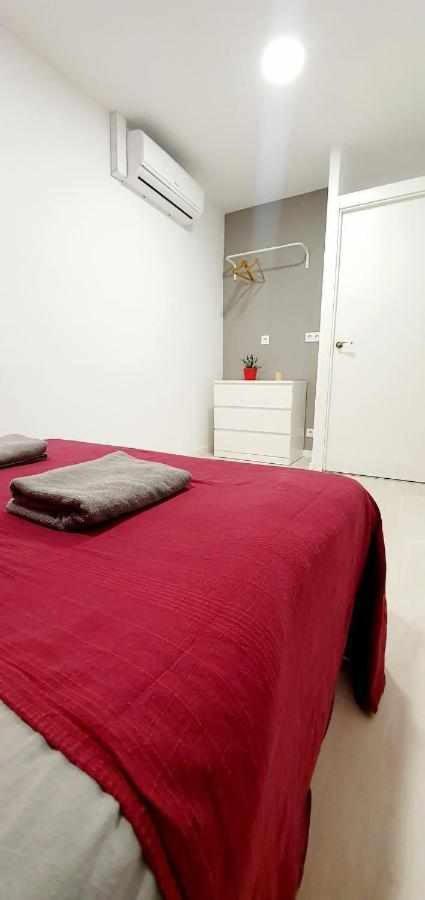 Hostal Urban Basic Оспиталет де Лобрегат Екстериор снимка