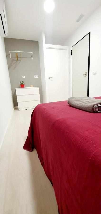Hostal Urban Basic Оспиталет де Лобрегат Екстериор снимка