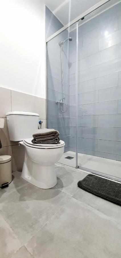 Hostal Urban Basic Оспиталет де Лобрегат Екстериор снимка