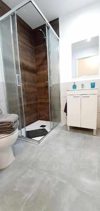 Hostal Urban Basic Оспиталет де Лобрегат Екстериор снимка