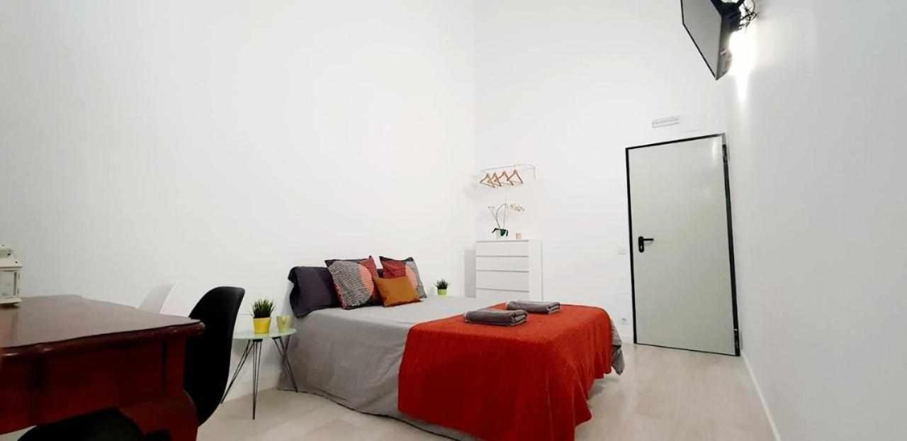 Hostal Urban Basic Оспиталет де Лобрегат Екстериор снимка