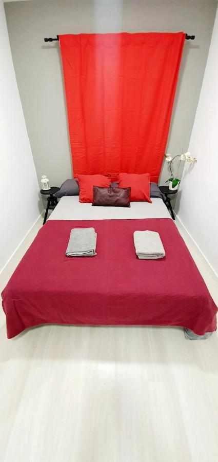 Hostal Urban Basic Оспиталет де Лобрегат Екстериор снимка