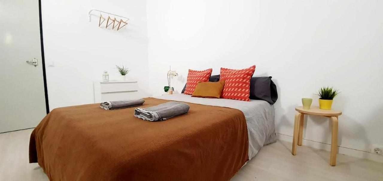 Hostal Urban Basic Оспиталет де Лобрегат Екстериор снимка